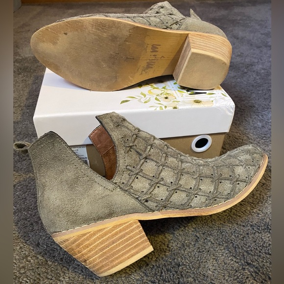 SOLD*Suede Booties - size 7 - Like New - Picture 3 of 4